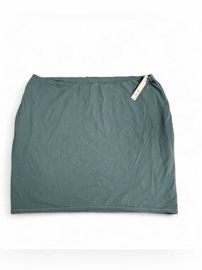 SKIMS fits everybody many skirt in the color deep sea